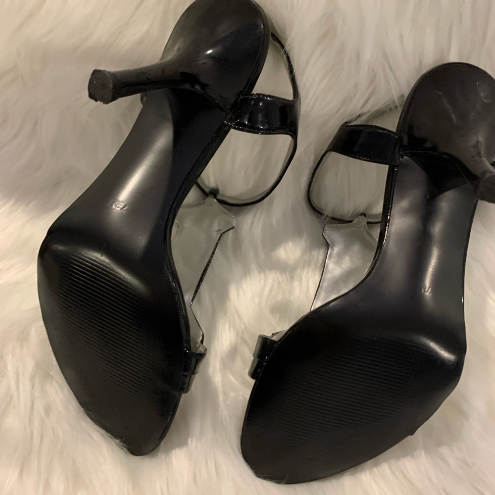 Guess Heels - Picture 2 of 2